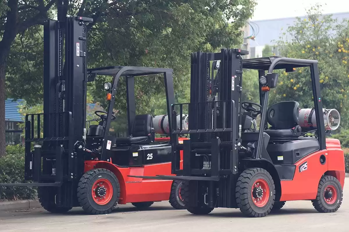 MONTACARGAS DE COMBUSTION CPQD25T8 02