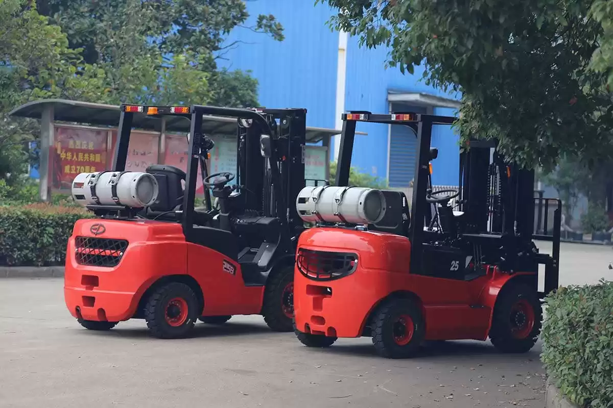 MONTACARGAS DE COMBUSTION CPQD25T8 04