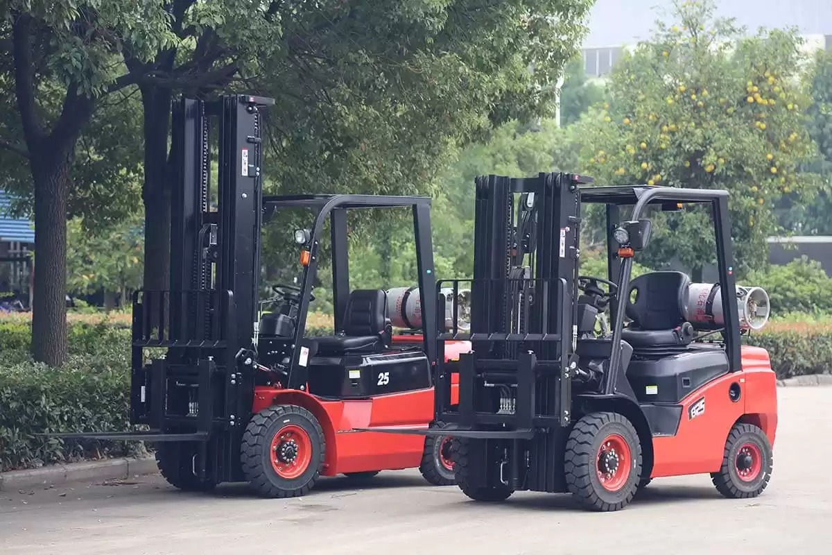 MONTACARGAS DE COMBUSTION CPQD25T8 05